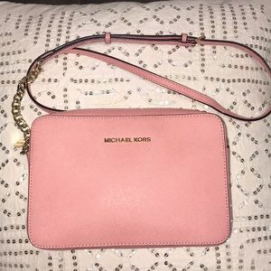 Michael Kors Jet set crossbody in light pink